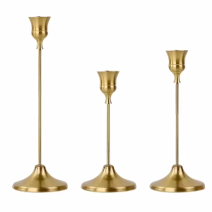 Trio de bougeoirs sur pied dorés - H 15, 18,5 et 23,5 cm