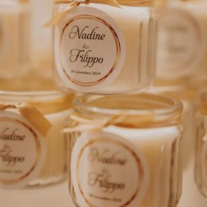 Mini bougie personnalisée (étiquette + nœud en ficelle ou ruban coloré)